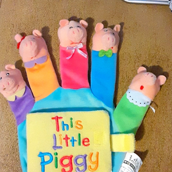 This little piggy puppet book - Picture 1 of 2